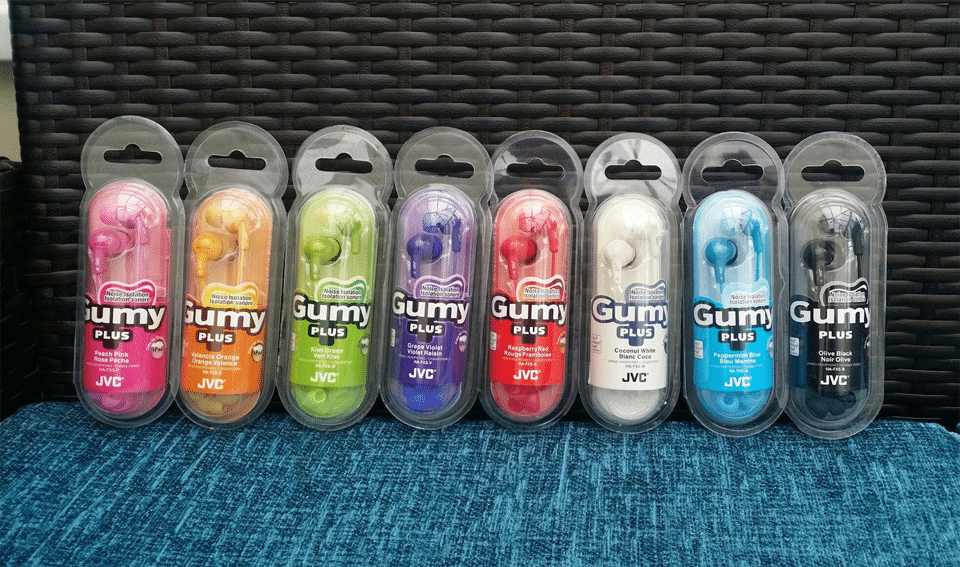 Căști JVC HAFX5 Gumy Plus de diferite culori în cutii.