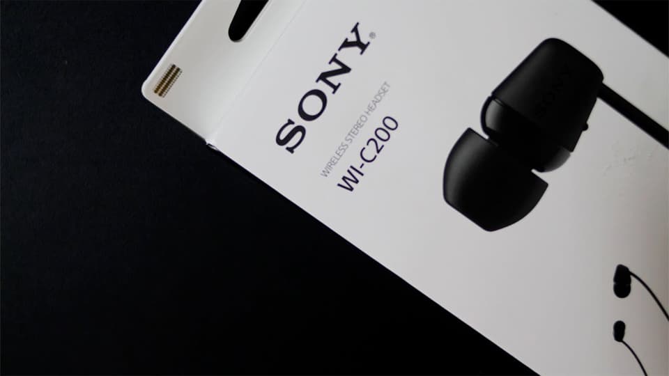 Cutie casti Sony WI-C200.